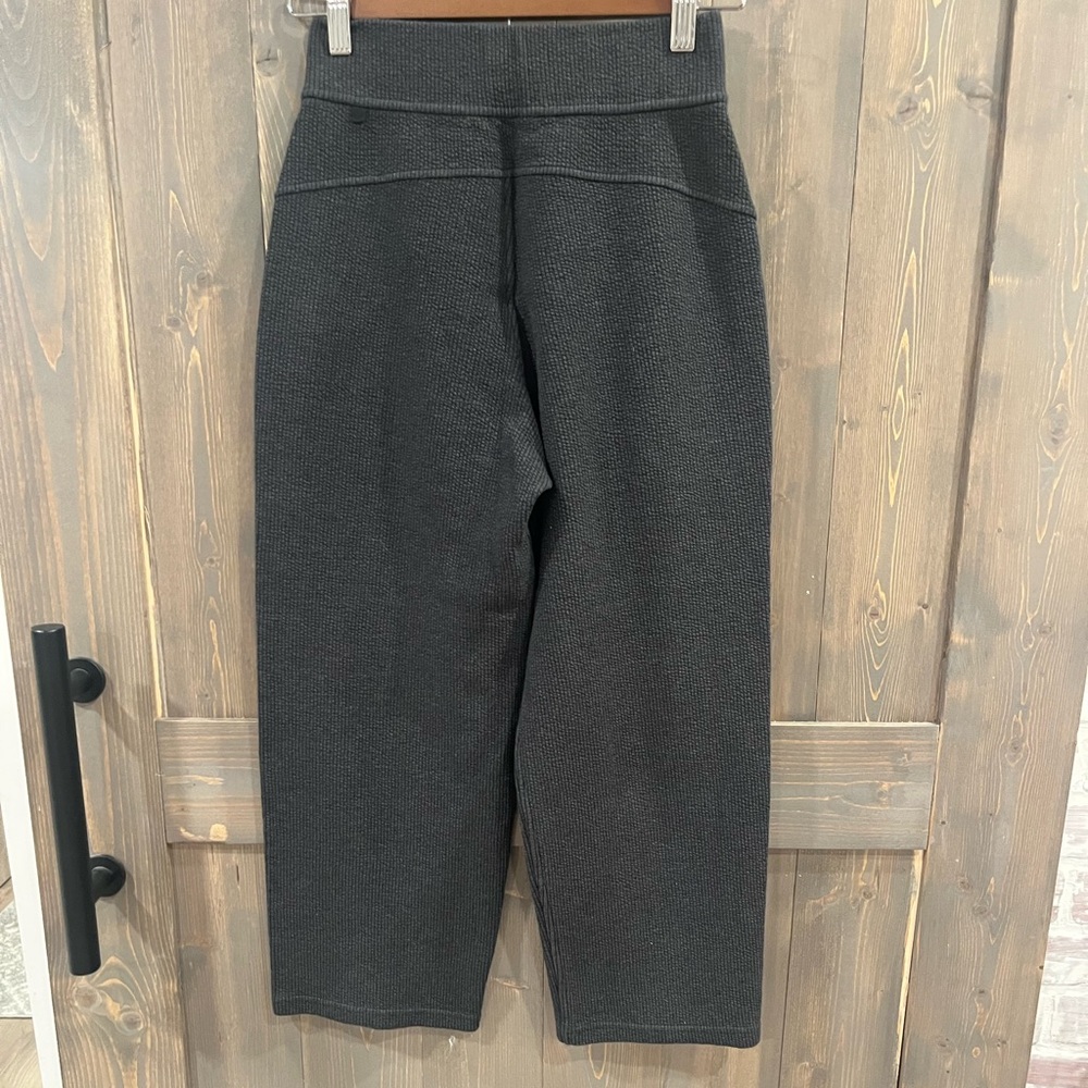 Lululemon Ribbed Straight Legged Super High Rised Crop 23” - Picture 2 of 3